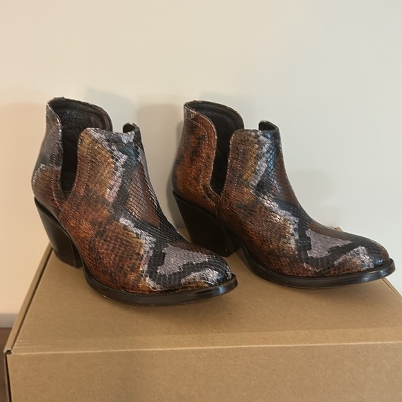 Ariat Python Booties Size 7 B - Picture 3 of 5